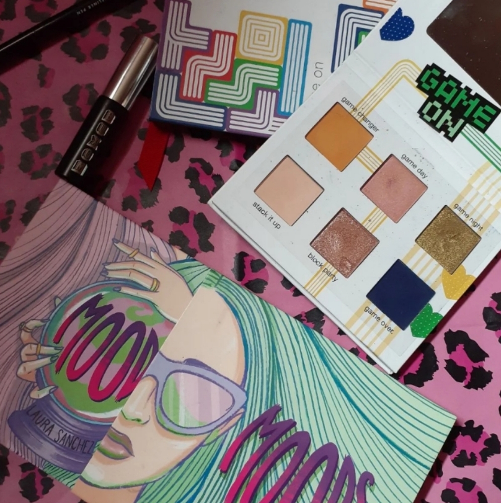 Eyeshadow pallet bundle!